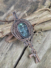 Load image into Gallery viewer, Labradorite skull
