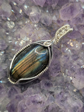 Load image into Gallery viewer, Labradorite
