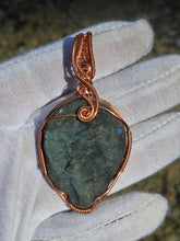 Load image into Gallery viewer, Labradorite stealie
