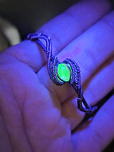 Load image into Gallery viewer, Uranium glass bracelet
