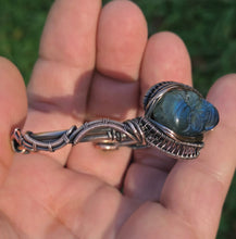Load image into Gallery viewer, Labradorite skull bracelet

