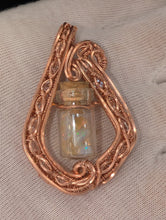 Load image into Gallery viewer, Quartz &amp; Vial
