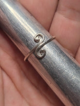 Load image into Gallery viewer, Swirl ring sz.9
