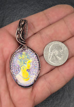 Load image into Gallery viewer, Cameo w/ Sapphire
