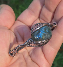 Load image into Gallery viewer, Labradorite skull bracelet
