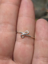 Load image into Gallery viewer, Swirl ring sz.8
