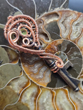 Load image into Gallery viewer, Peridot key
