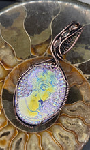Load image into Gallery viewer, Cameo w/ Sapphire
