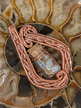 Load image into Gallery viewer, Quartz &amp; Vial
