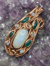 Load image into Gallery viewer, Moonstone and Green Onxy
