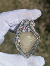 Load image into Gallery viewer, L. Desert Glass
