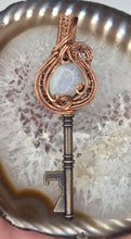 Load image into Gallery viewer, Moonstone key
